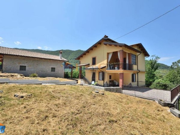 casa indipendente in vendita a Turania