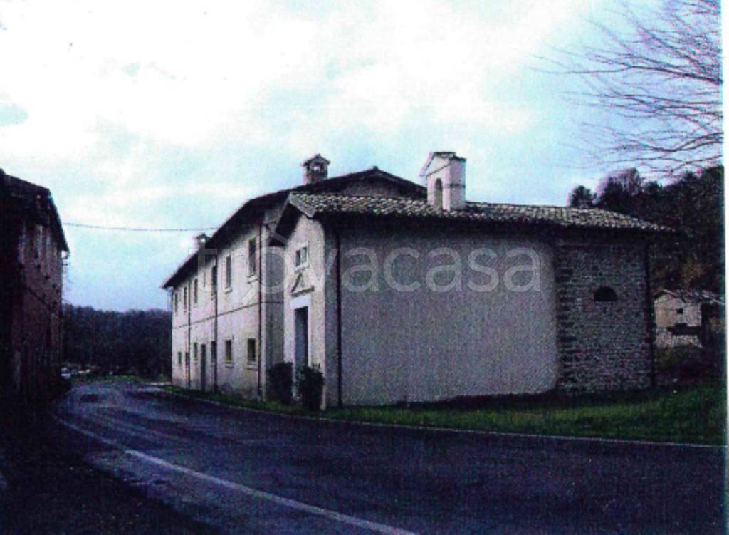 locale commerciale in vendita a Vacone