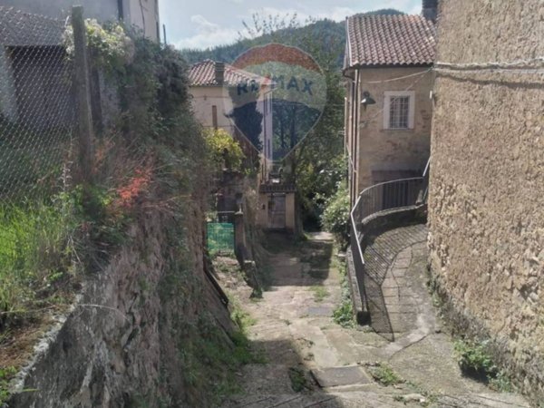 casa indipendente in vendita a Varco Sabino