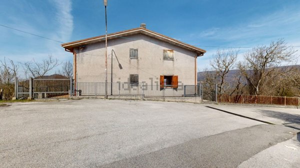 casa indipendente in vendita a Varco Sabino