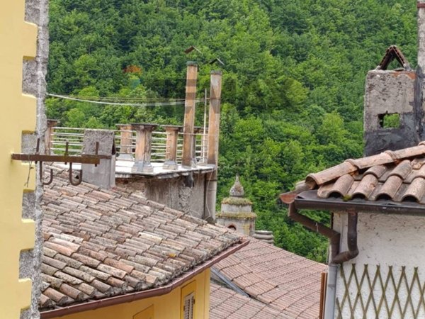 locale commerciale in vendita a Varco Sabino