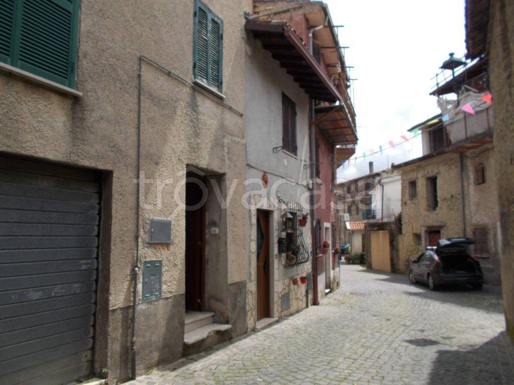 appartamento in vendita ad Affile