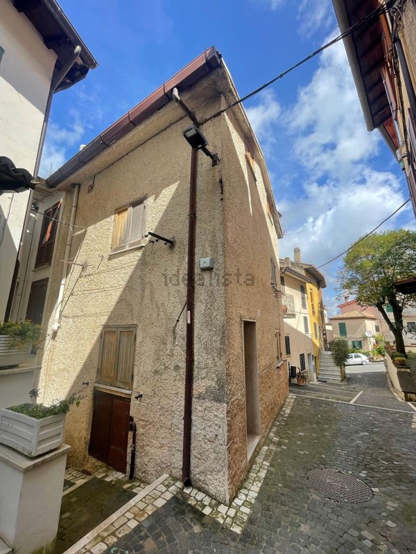 appartamento in vendita ad Affile