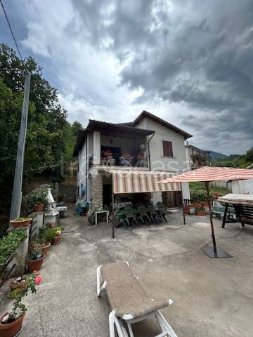 casa indipendente in vendita ad Agosta in zona Tostini