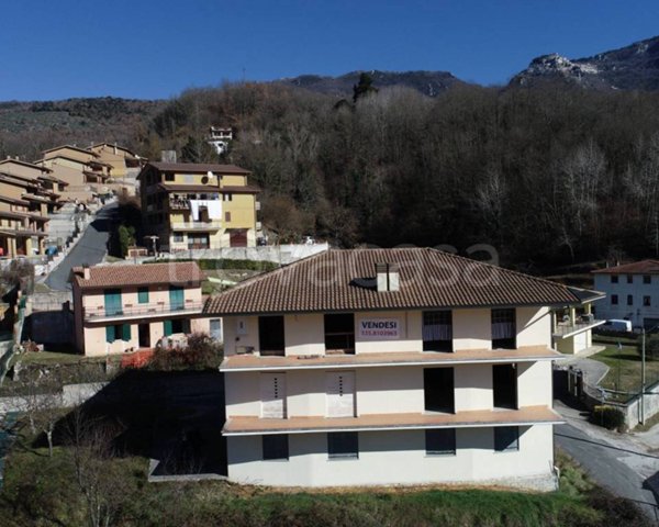 intera palazzina in vendita ad Agosta