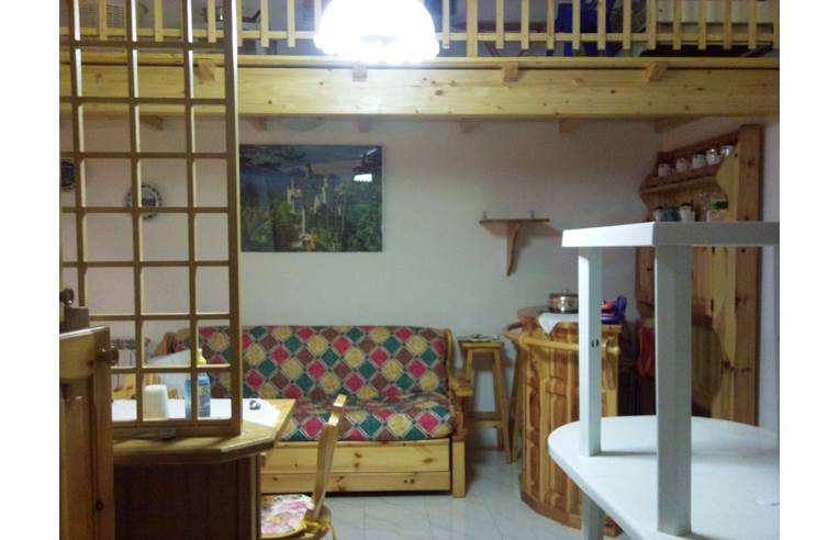 casa indipendente in vendita ad Agosta in zona Tostini