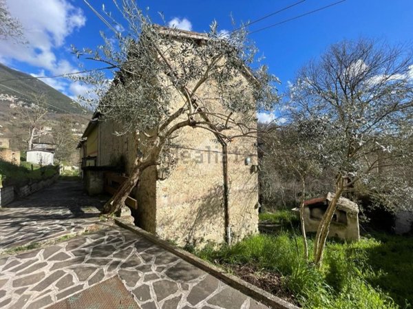 pentavano in vendita ad Agosta in zona Le Selve
