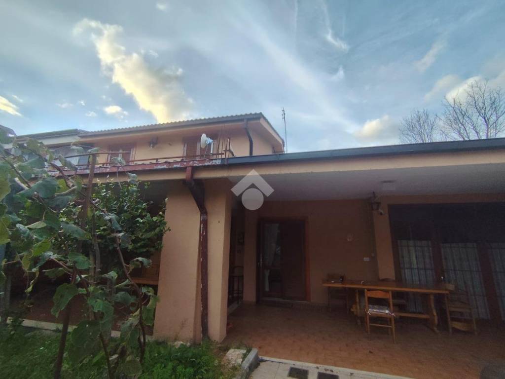 casa indipendente in vendita ad Agosta