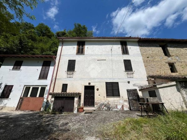 casa indipendente in vendita ad Agosta in zona Madonna della Pace