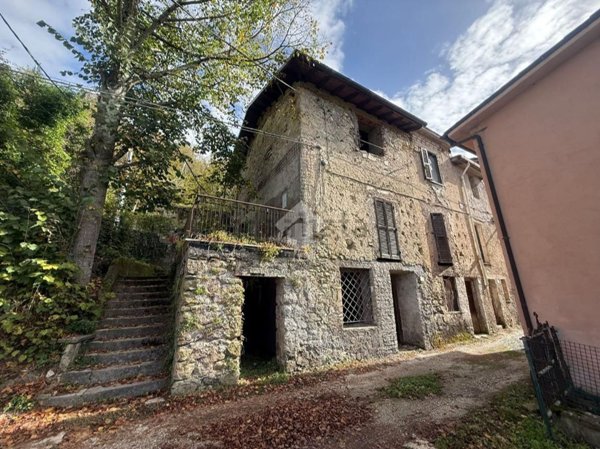 appartamento in vendita ad Agosta in zona Madonna della Pace