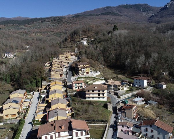 intera palazzina in vendita ad Agosta