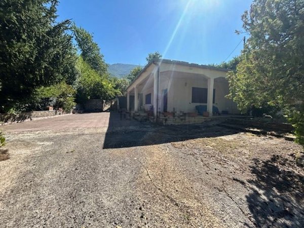 casa indipendente in vendita ad Agosta