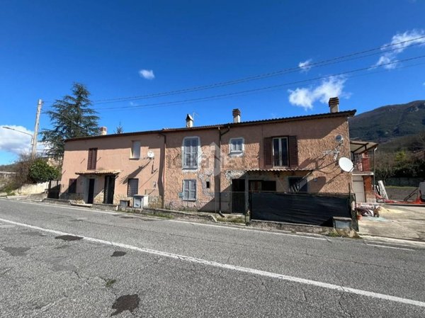 appartamento in vendita ad Agosta in zona Madonna della Pace