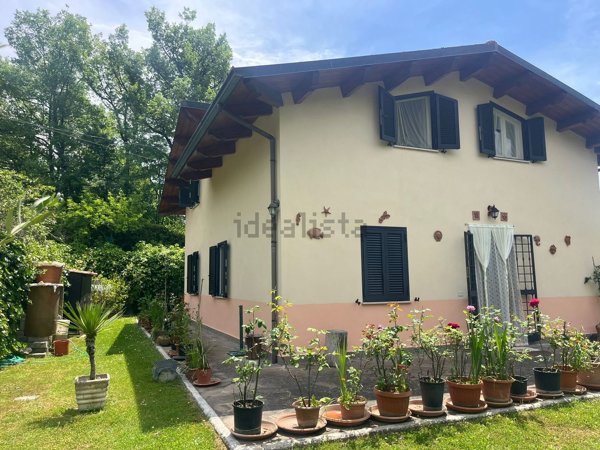 casa indipendente in vendita ad Agosta in zona Tostini