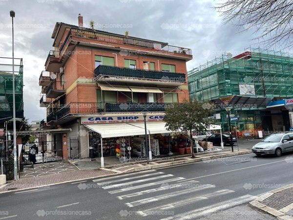 appartamento in vendita ad Albano Laziale in zona Pavona
