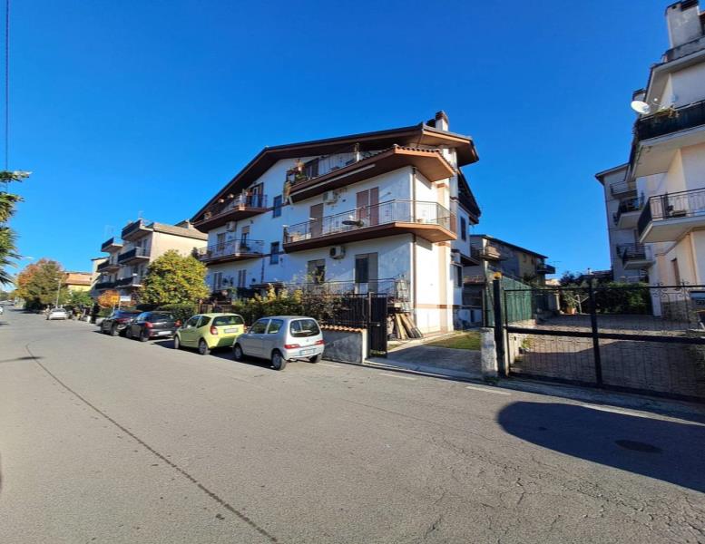appartamento in vendita ad Albano Laziale in zona Pavona