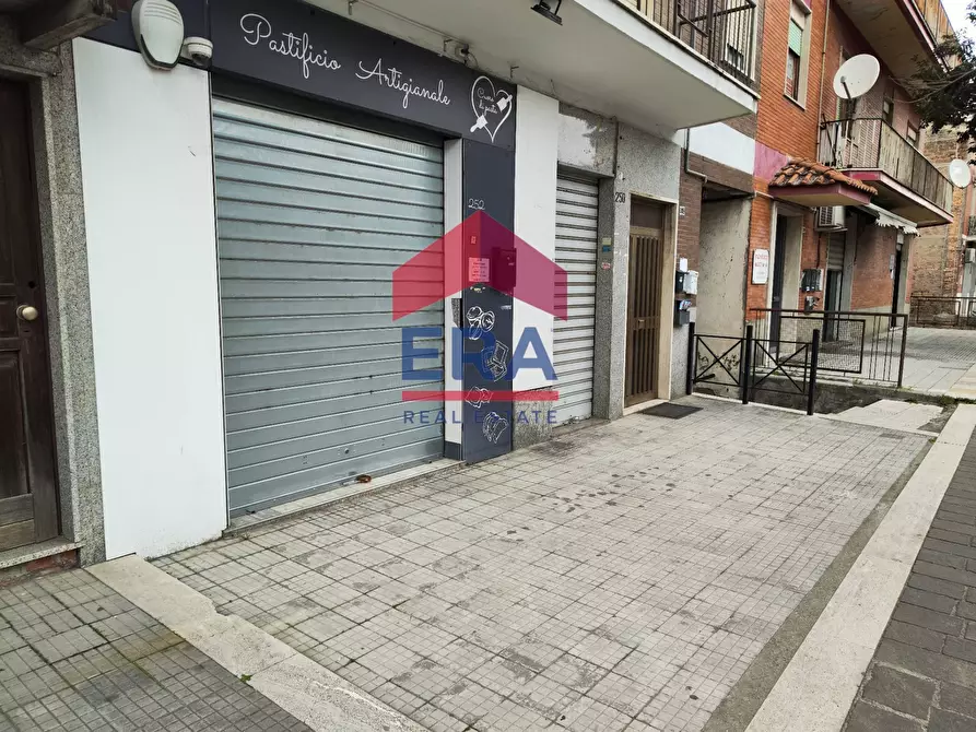 negozio in vendita ad Albano Laziale in zona Cecchina