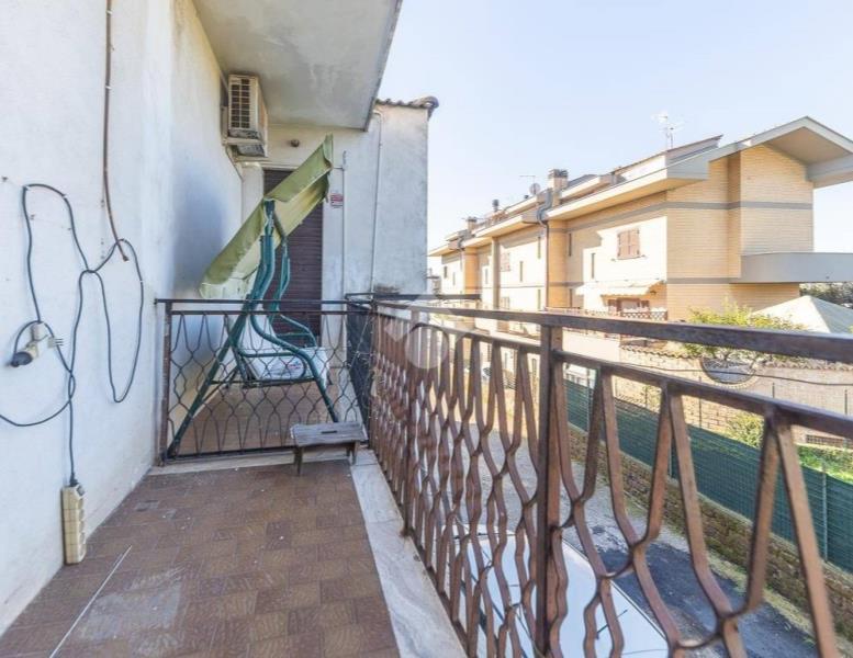 appartamento in vendita ad Albano Laziale in zona Pavona