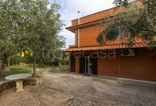 casa indipendente in vendita ad Albano Laziale in zona Cecchina
