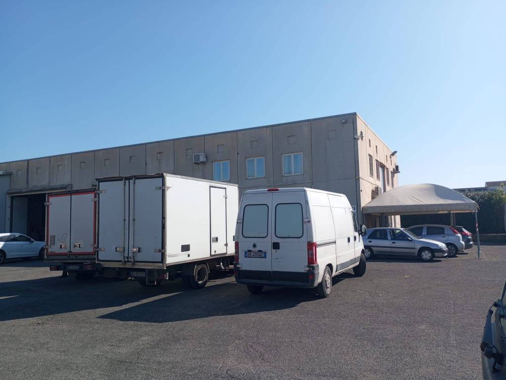 capannone in vendita ad Albano Laziale in zona Marfoli
