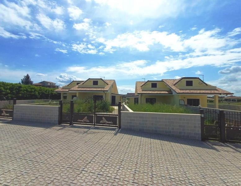 casa indipendente in vendita ad Albano Laziale in zona Cecchina