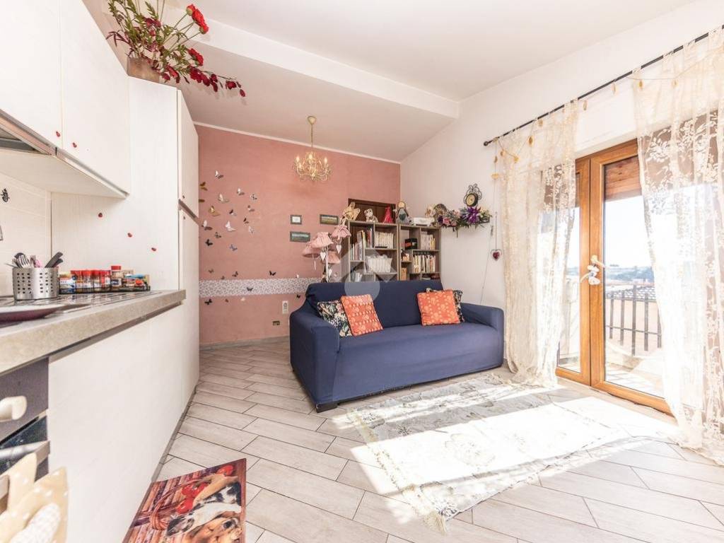 appartamento in vendita ad Albano Laziale in zona Pavona