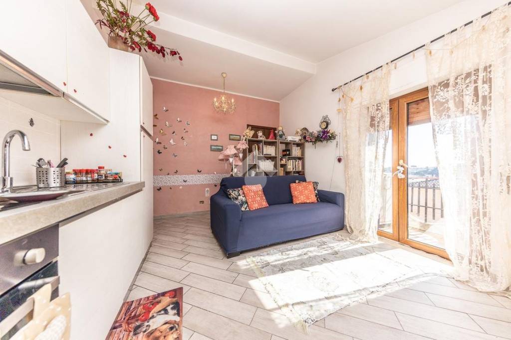 appartamento in vendita ad Albano Laziale in zona Pavona