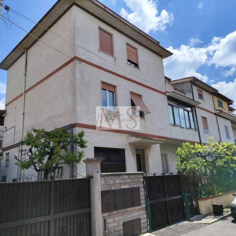 appartamento in vendita ad Albano Laziale in zona Marfoli