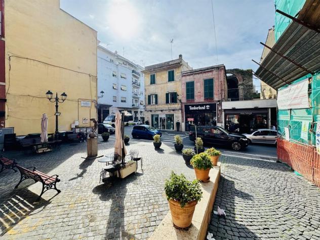 negozio in vendita ad Albano Laziale