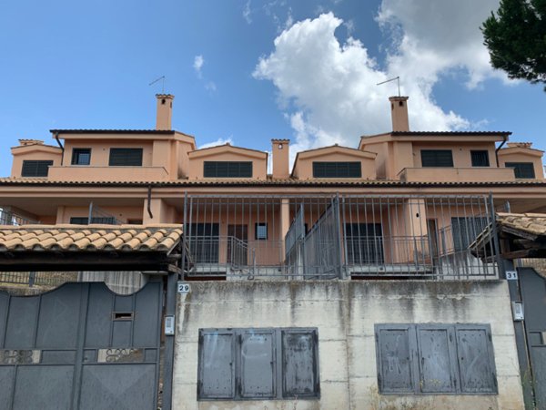 casa indipendente in vendita ad Albano Laziale in zona Cecchina