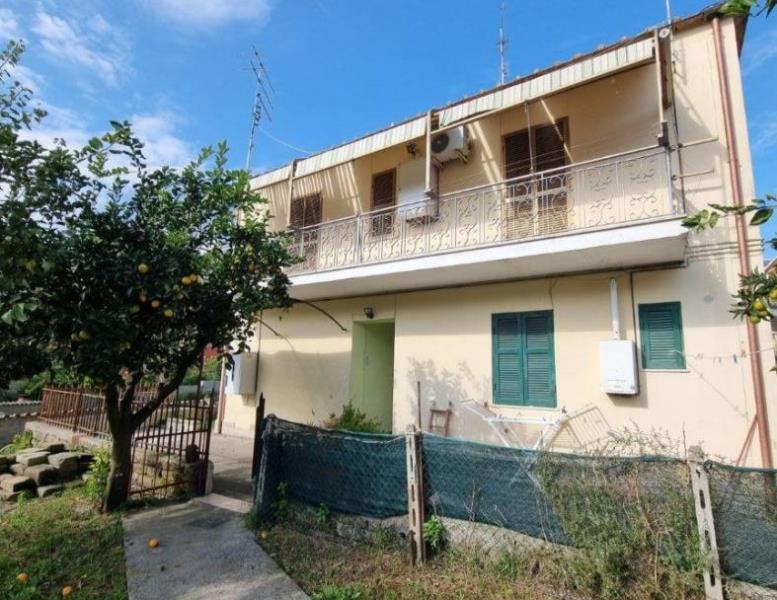 casa indipendente in vendita ad Albano Laziale in zona Cecchina