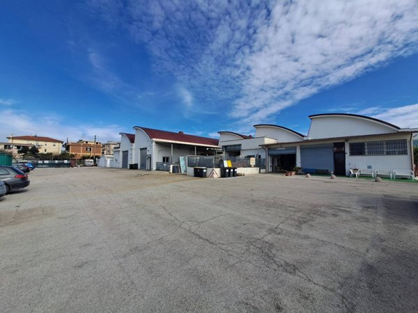 locale di sgombero in vendita ad Albano Laziale in zona Marfoli