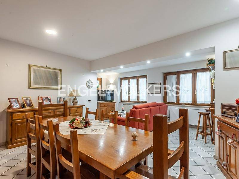 casa indipendente in vendita ad Albano Laziale in zona Cecchina