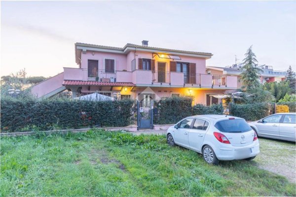 appartamento in vendita ad Albano Laziale in zona Pavona