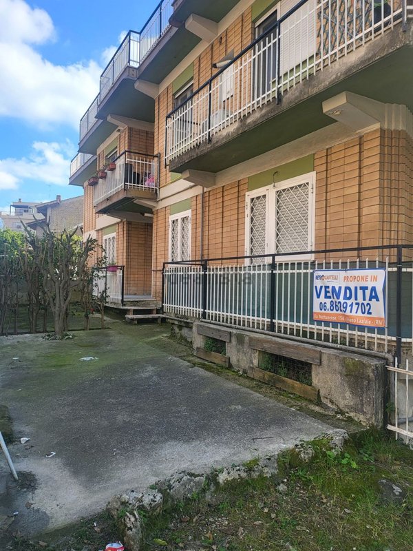 appartamento in vendita ad Albano Laziale in zona Cecchina