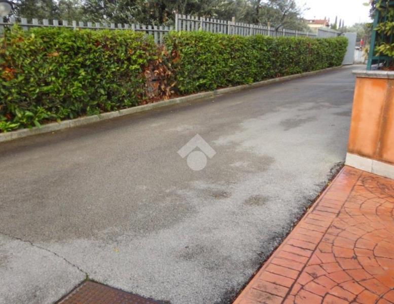 locale di sgombero in vendita ad Albano Laziale in zona Cecchina