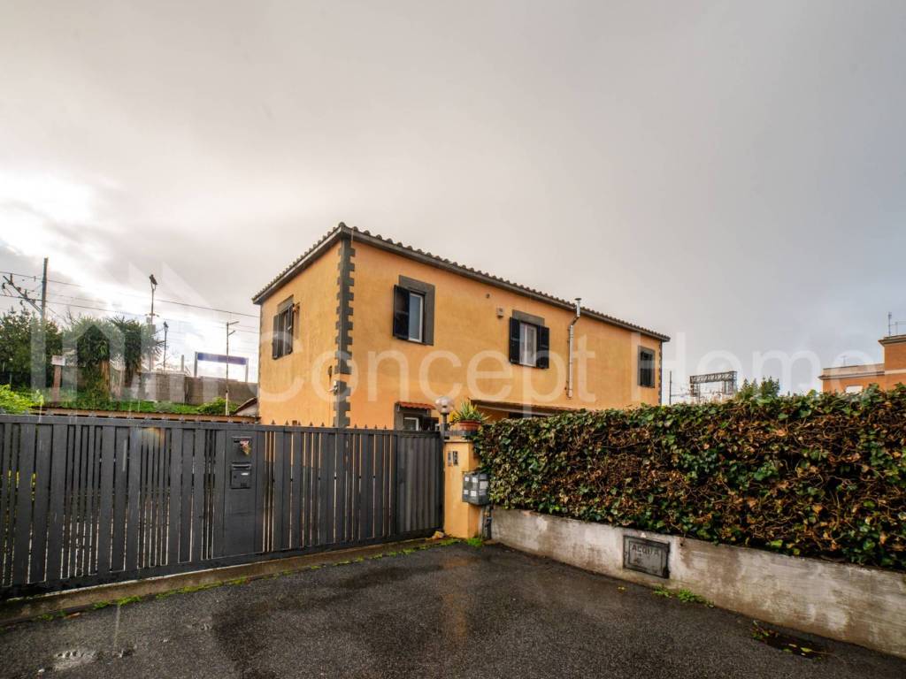 appartamento in vendita ad Albano Laziale in zona Pavona