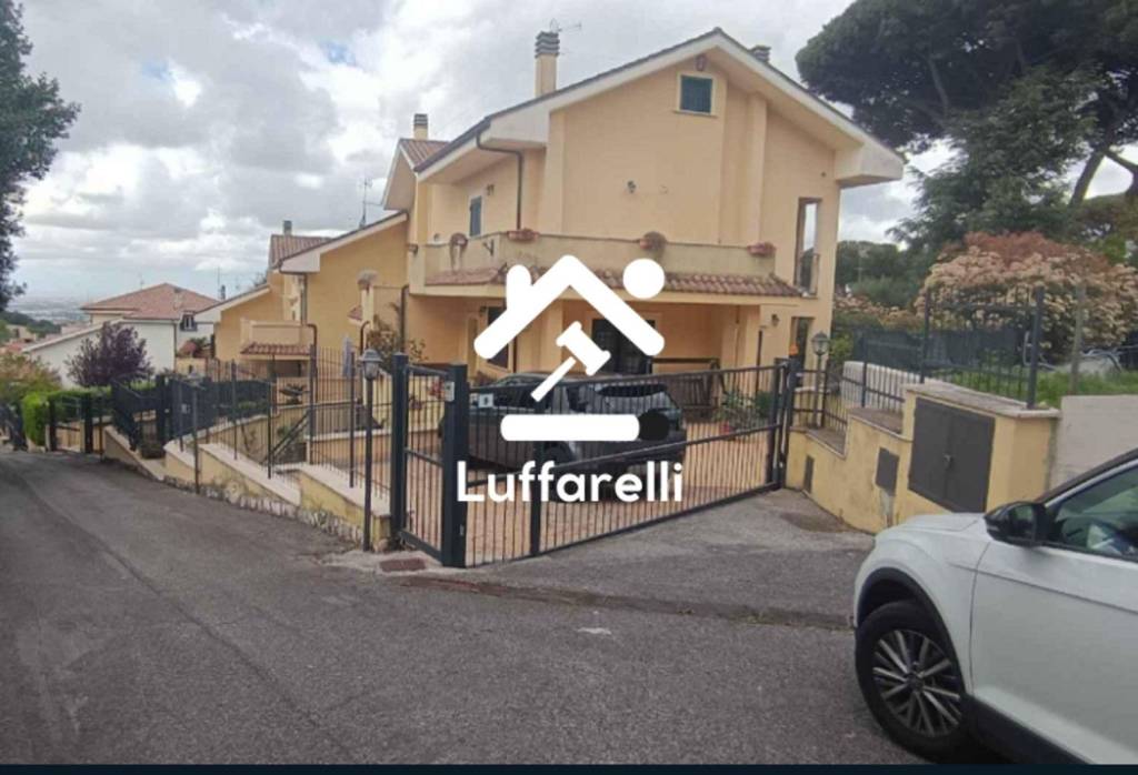 casa indipendente in vendita ad Albano Laziale