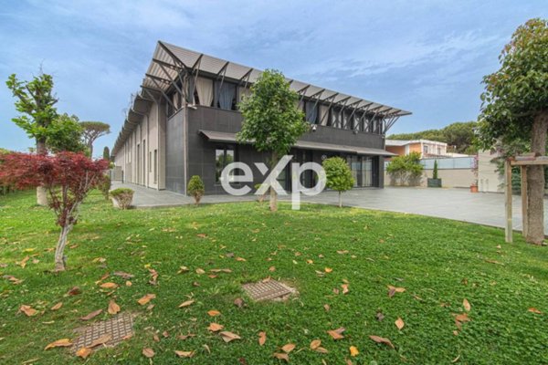 casa indipendente in vendita ad Albano Laziale in zona Pavona