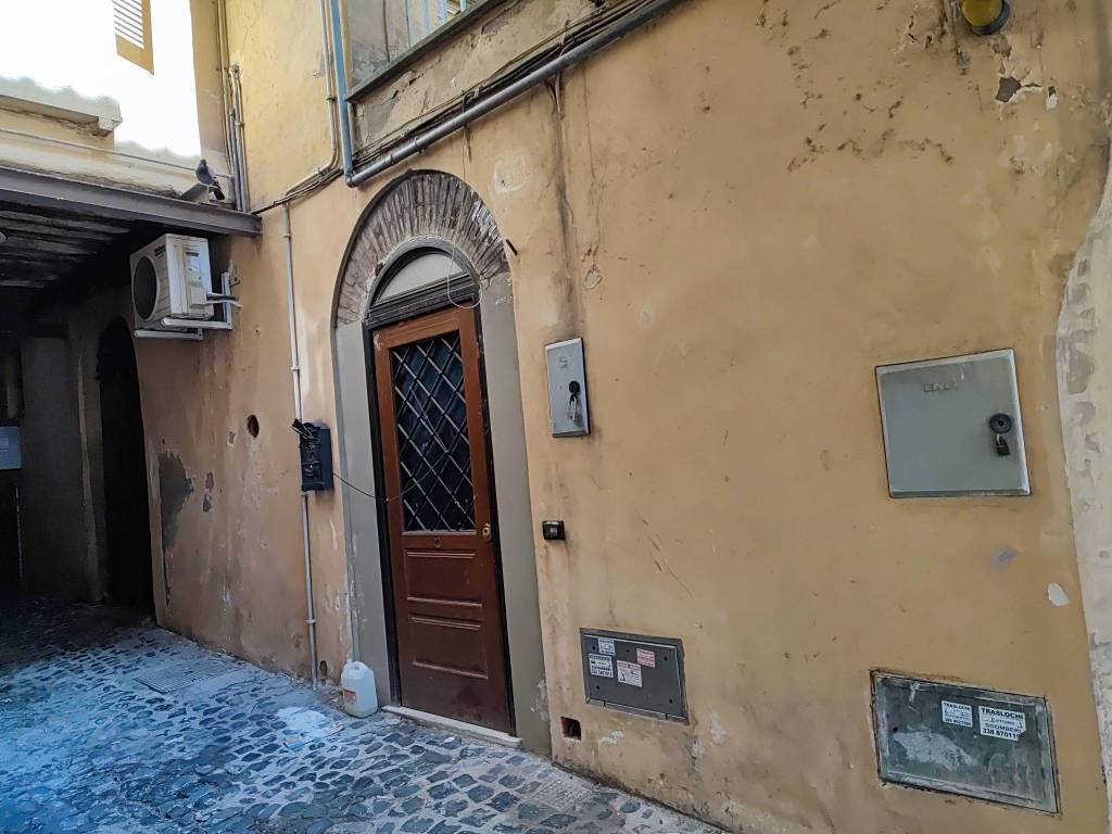 locale commerciale in vendita ad Albano Laziale