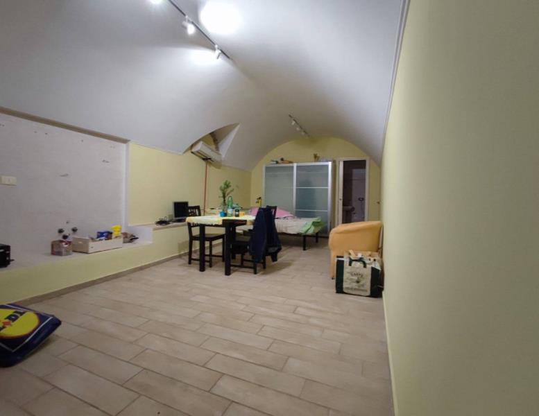 locale commerciale in vendita ad Albano Laziale