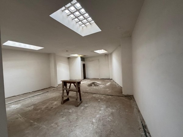 locale commerciale in vendita ad Albano Laziale