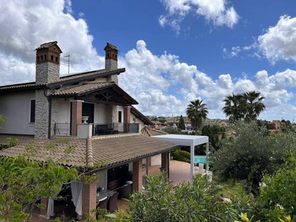 casa indipendente in vendita ad Albano Laziale