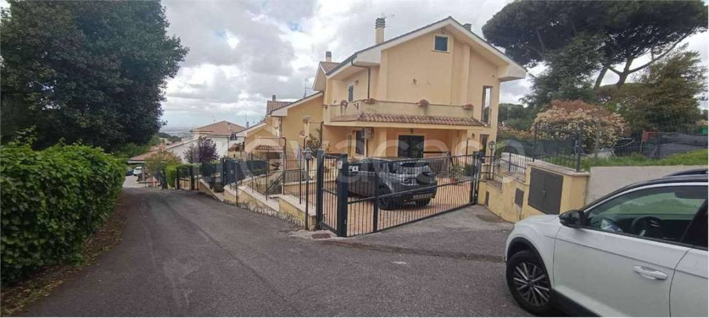 casa indipendente in vendita ad Albano Laziale