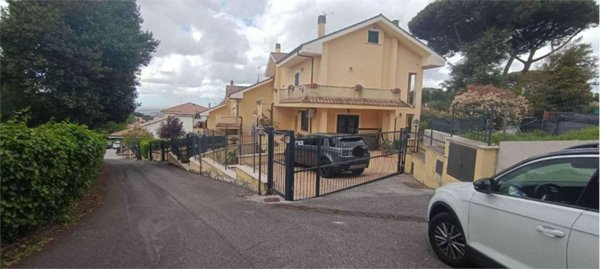 casa indipendente in vendita ad Albano Laziale