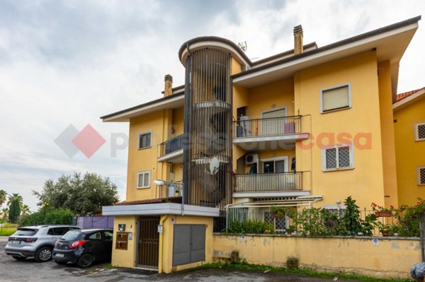 appartamento in vendita ad Albano Laziale in zona Pavona