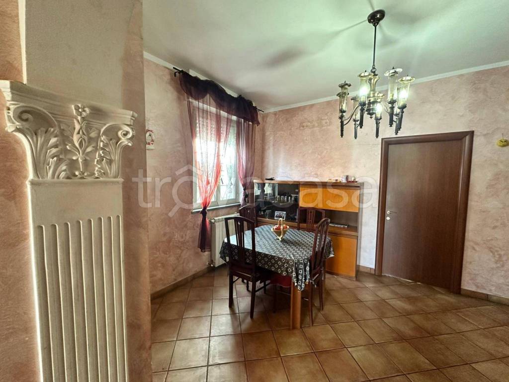 appartamento in vendita ad Albano Laziale in zona Pavona