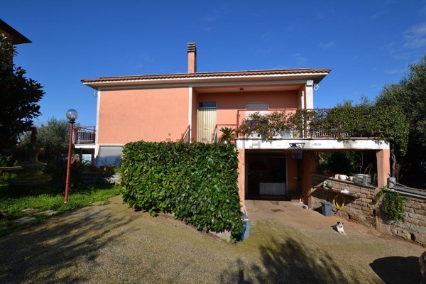 casa indipendente in vendita ad Albano Laziale in zona Cecchina