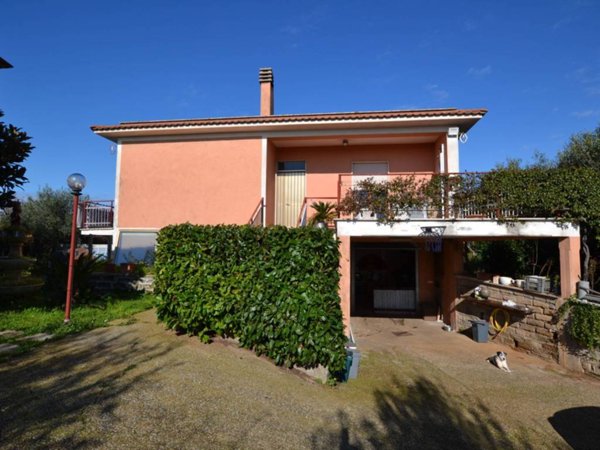 casa indipendente in vendita ad Albano Laziale in zona Cecchina