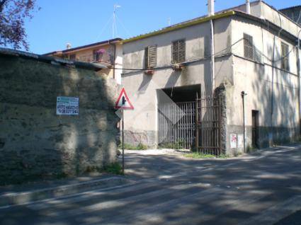 locale commerciale in vendita ad Albano Laziale